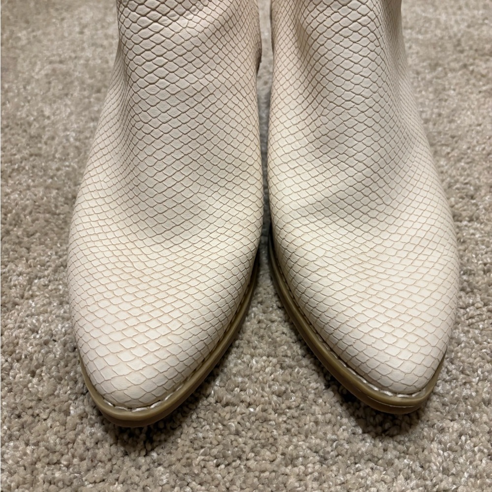 Universal Thread Chic Textured Cream Ankle Booties - Picture 2 of 6